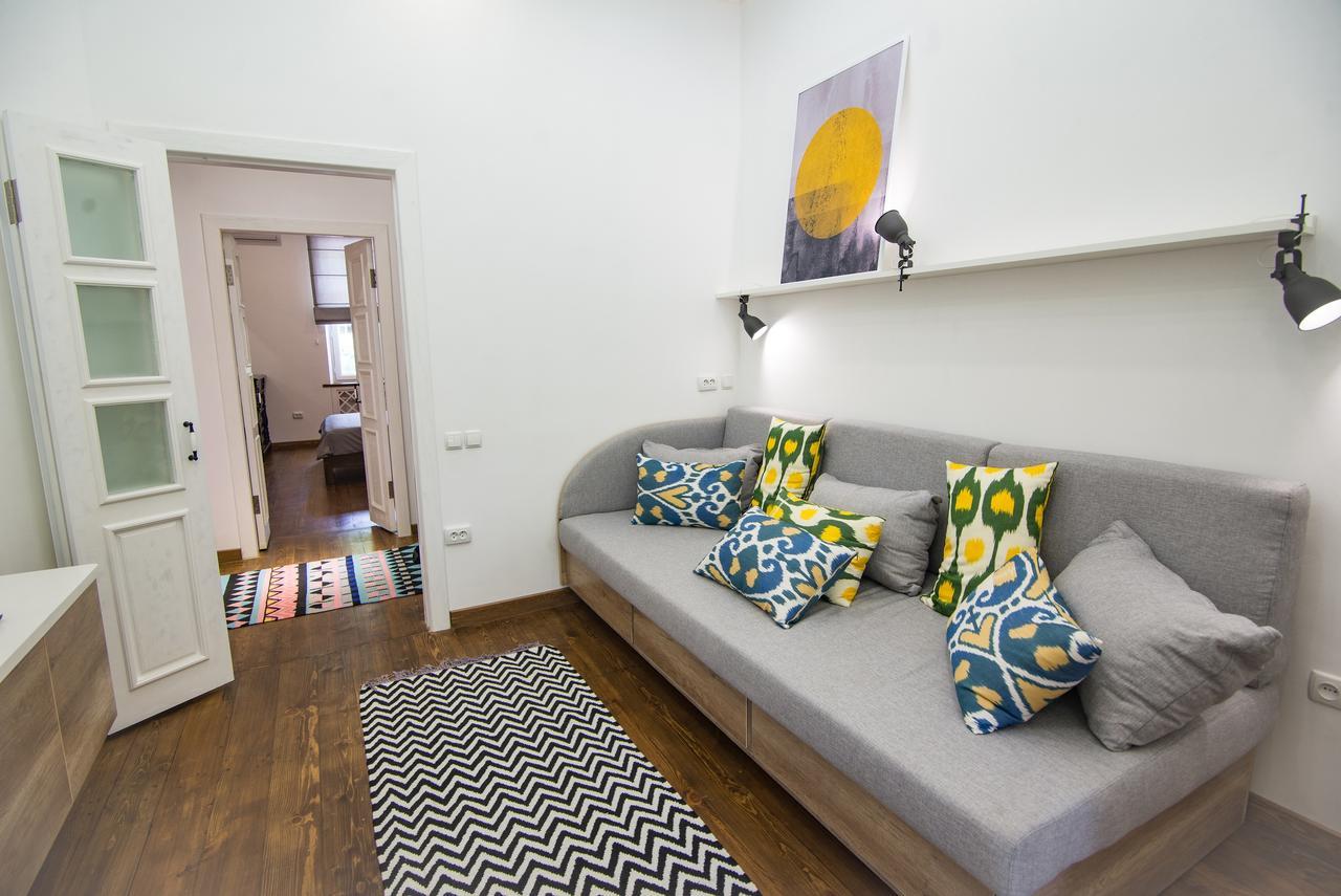 Art Apartment Tashkent Ngoại thất bức ảnh